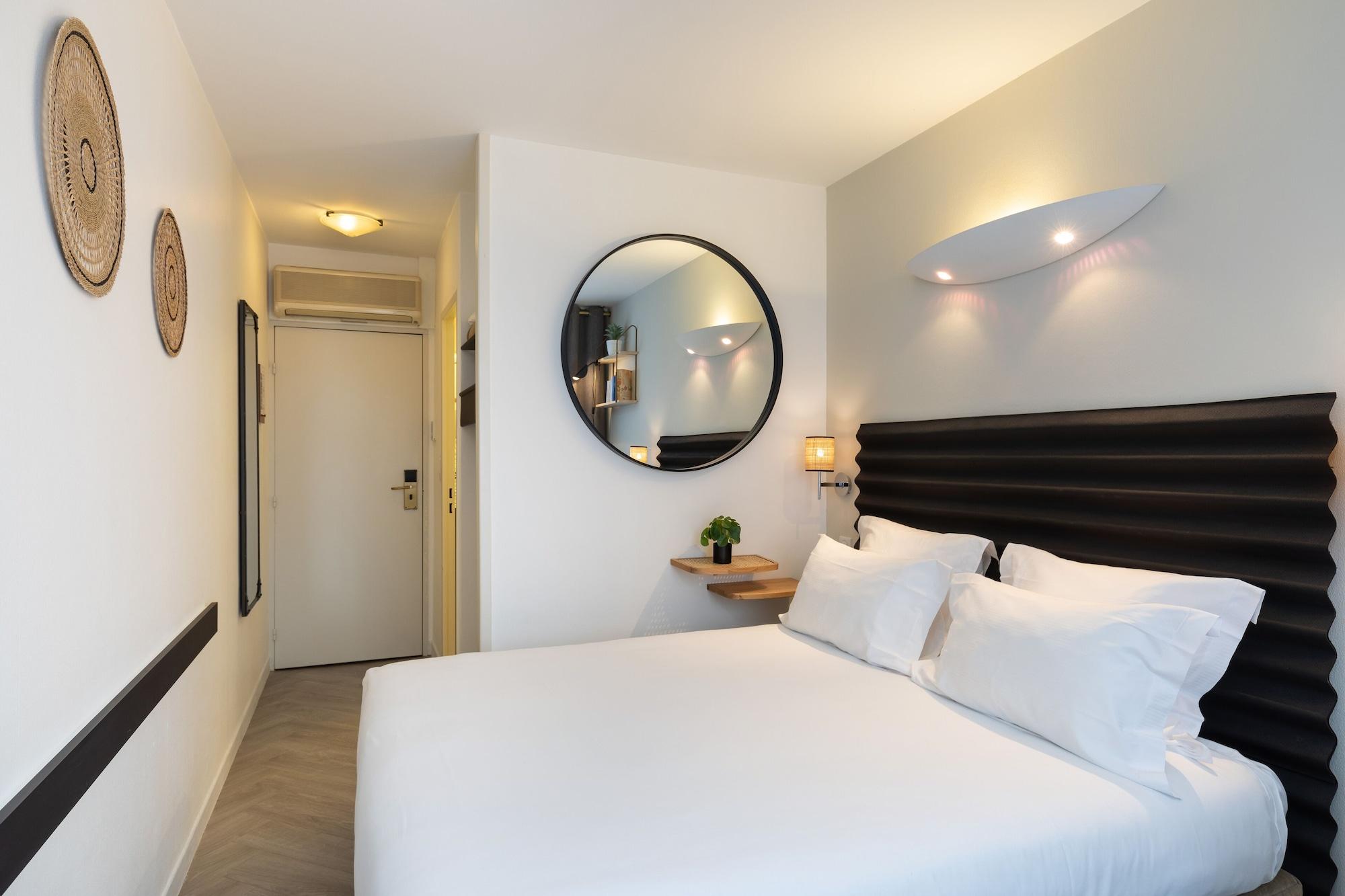 Hotel Chromatics